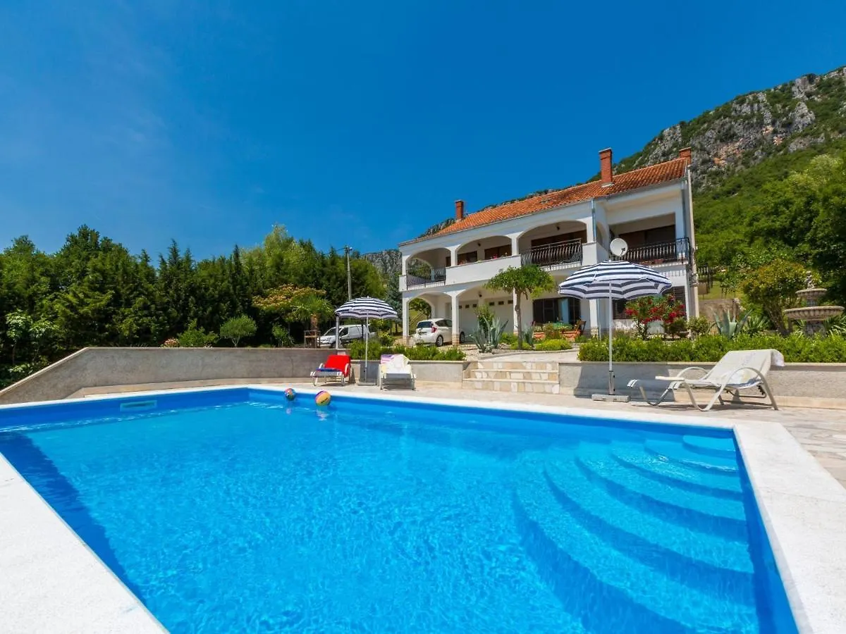 Apartment Agava بريبير